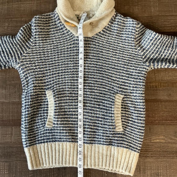 L.O.G.G. Cream and Blue Knit Sweater Wood Closer Detail Front Pocket - Picture 8 of 9